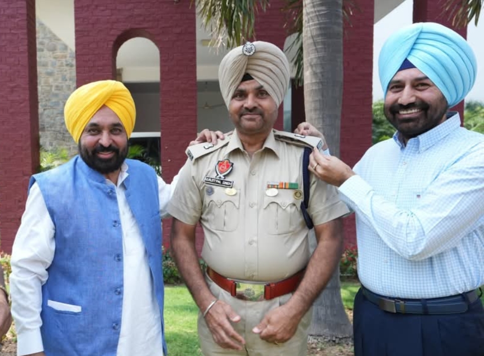 Gurjit Pal Singh becomes SP, rank assigned by Chief Minister Bhagwant Mann and IG Head Office Dr. Sukhchain Singh Gill